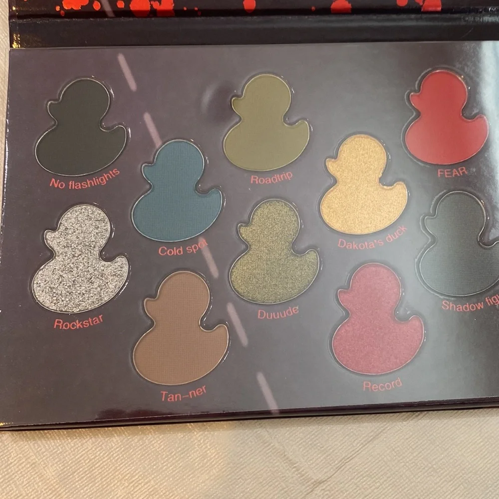 Fear Artistry Eyeshadow Palette‎ Curst Kosmetics Goth Gothic Halloween